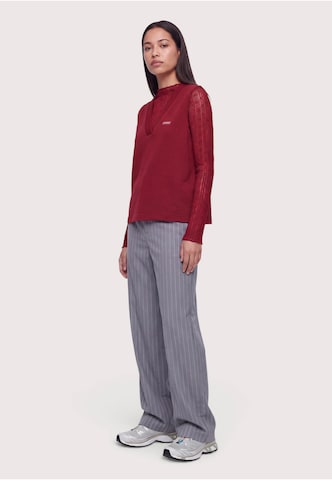 OH APRIL Sweatshirt 'Briella' in Rood: zijkant