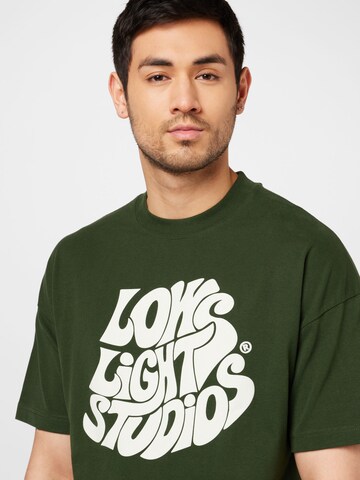 Low Lights Studios T-shirt i grön