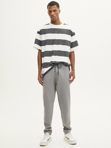 Effilé Pantalon Pull&Bear en gris : devant