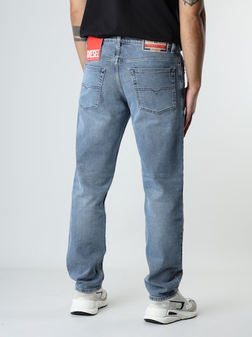 Tapered Jeans '2023 D-FINITIVE' di DIESEL in blu