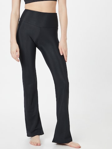 évasé Pantalon de sport Onzie en noir : devant