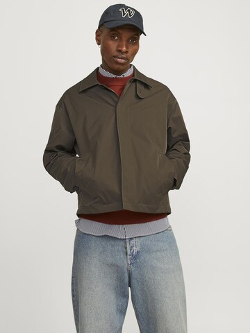 JACK & JONES - Chaqueta de entretiempo en marrón: frente