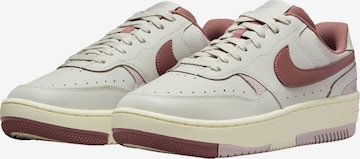 Baskets basses 'Gamma Force' Nike Sportswear en violet : devant