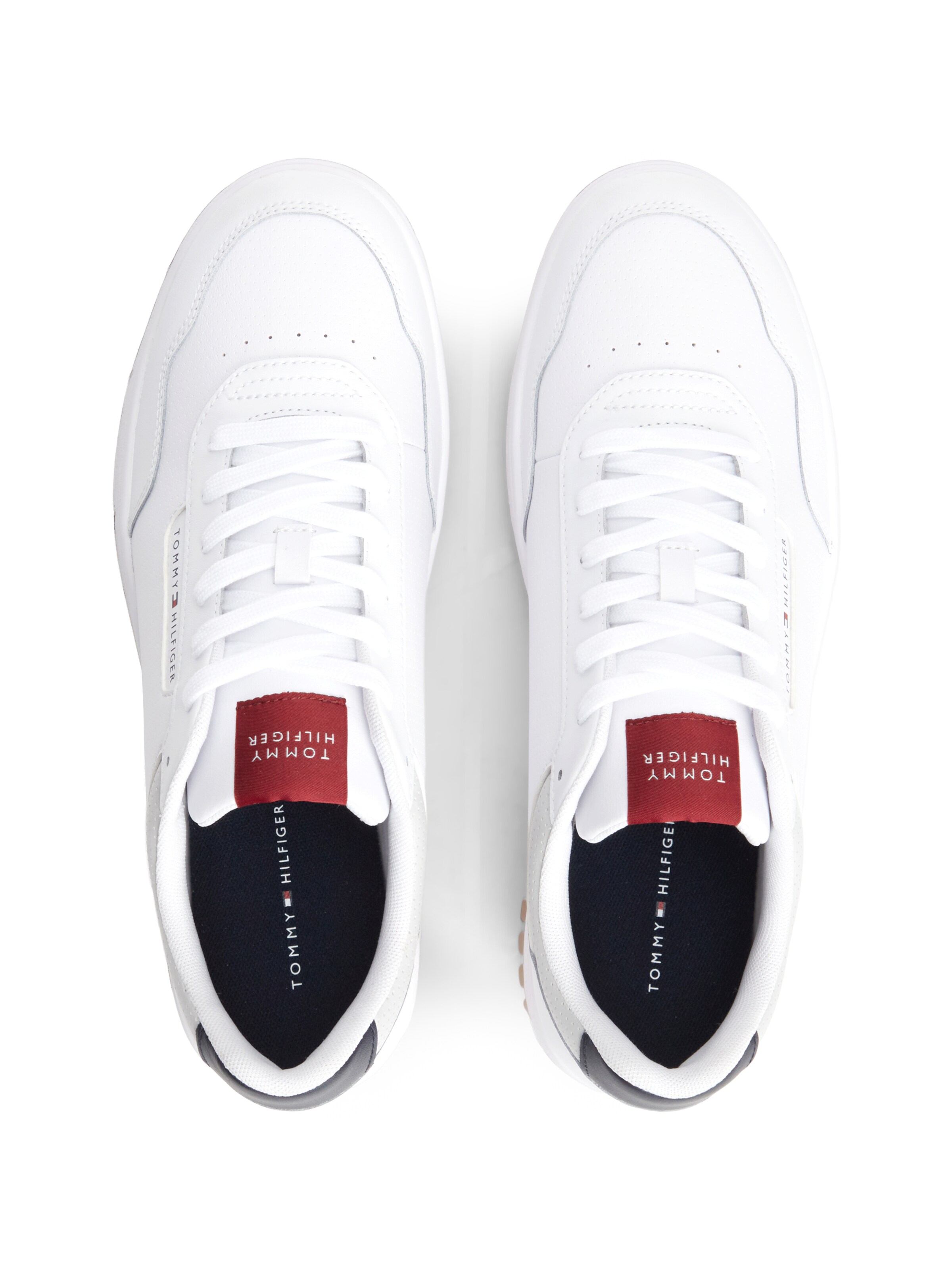 TOMMY HILFIGER Σνίκερ χαμηλό 'BASKET CORE' σε λευκό
