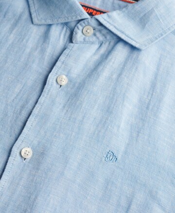 Coupe regular Chemise 'Vacation' Superdry en bleu