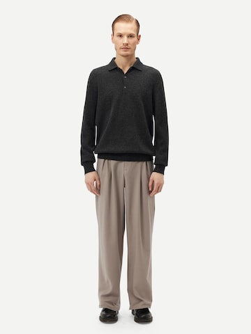 GOBI Cashmere Sweater in Grey