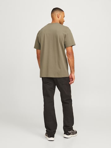 R.D.D. ROYAL DENIM DIVISION Футболка 'RDDRoad' в Зеленый