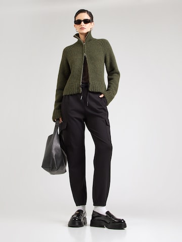 Tapered Pantaloni cu buzunare 'Sa44sha' de la Hailys pe negru