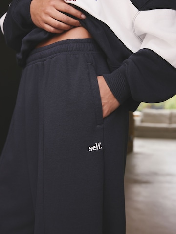 self. Tapered Hose in Blau