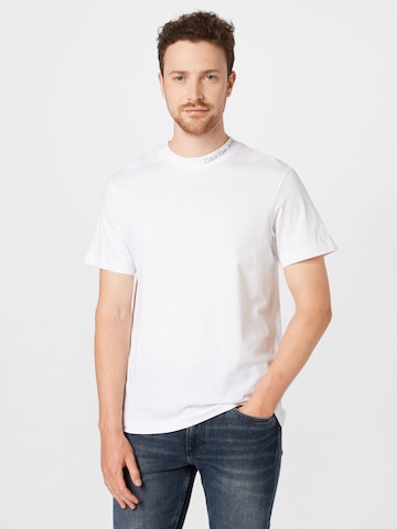 Tricou de la Calvin Klein Jeans pe alb: față