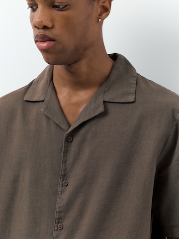 Pull&Bear Regular Fit Hemd in Braun