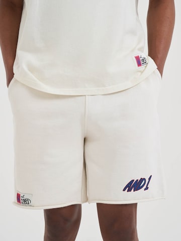 AND1 Regular Shorts in Beige