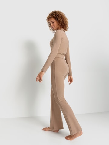 Pyjama LSCN by LASCANA en beige : derrière