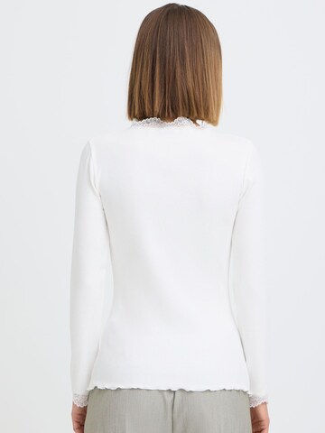 Oxmo Langarmshirt ' OXNSuna Lace ' in Weiß