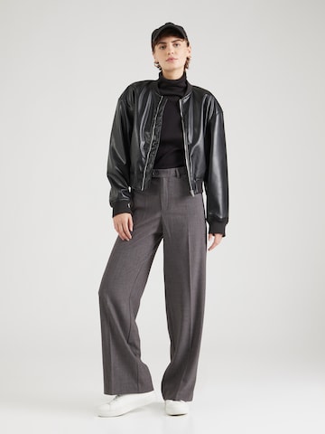 VERO MODA - Regular Calças com vincos 'VMTEXAS' em cinzento