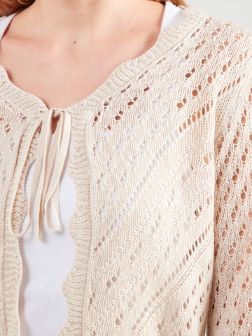 Geacă tricotată 'Fi44ora' de la Hailys pe bej