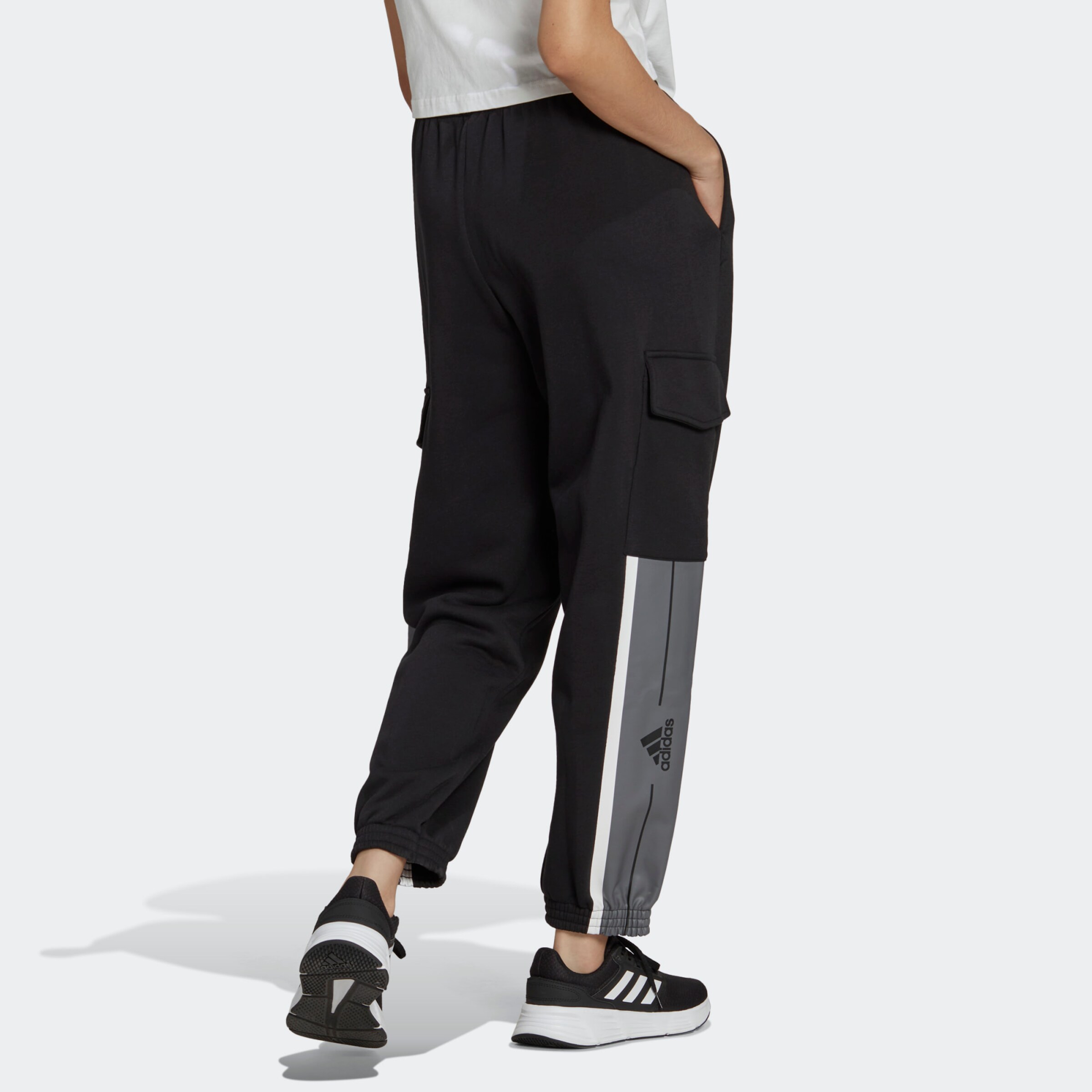 dn8353 adidas
