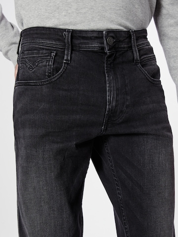 REPLAY Regular Jeans in Schwarz