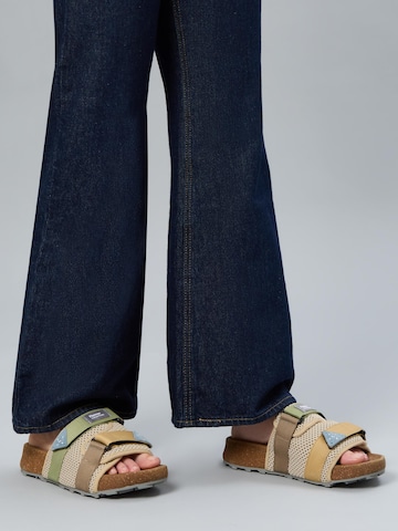 Pantoufle 'NIWA SLIPPER UNI' Flower Mountain en beige : devant