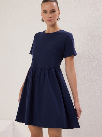 Trendyol Φόρεμα σε μπλε: μπροστά