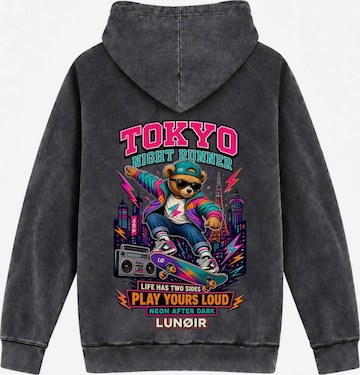 LUNØIR StudioSweater majica 'Tokyo Night Runner' - crna boja: prednji dio