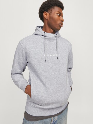 Sweat-shirt 'JJTree' JACK & JONES en gris