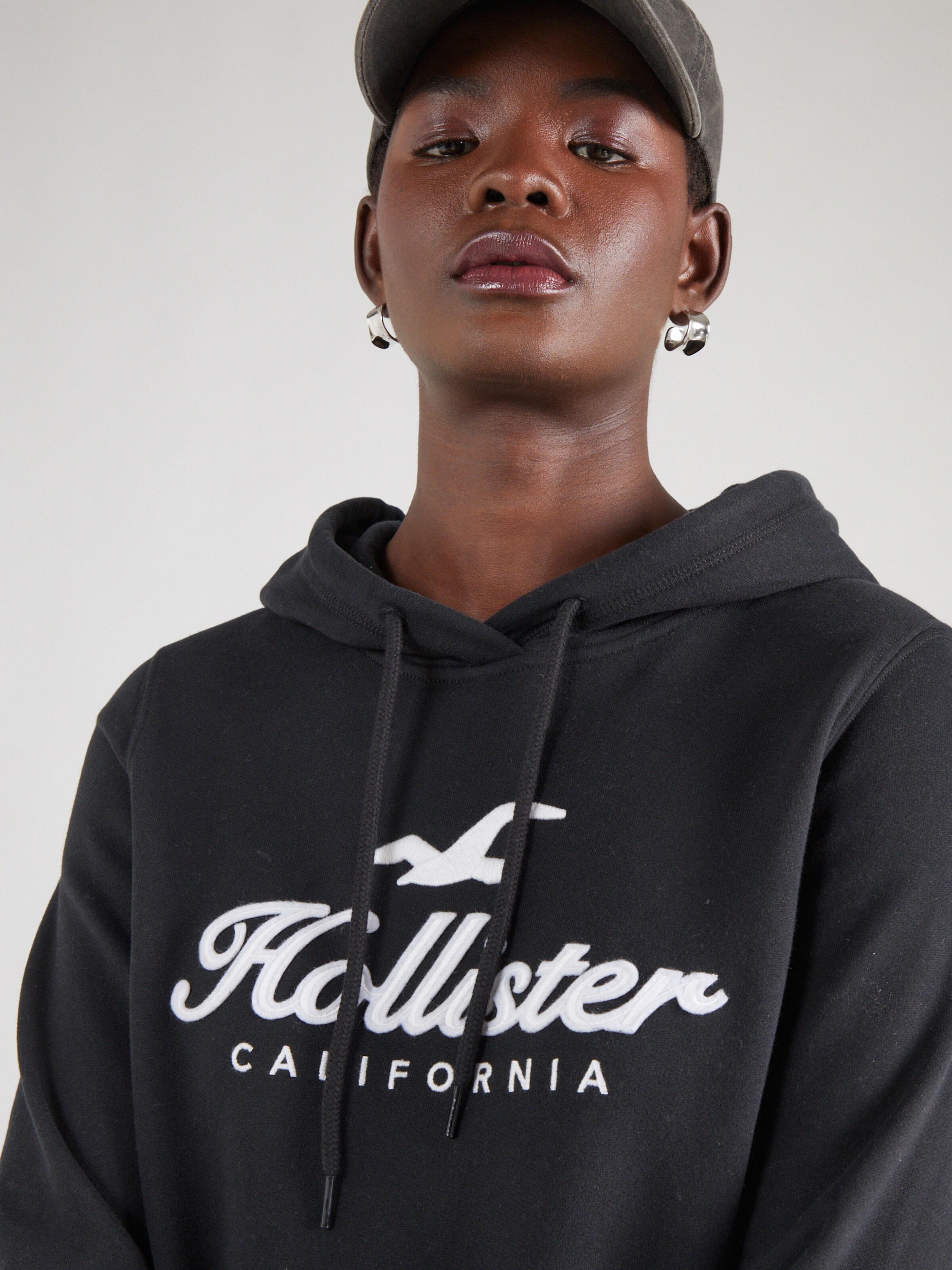 HOLLISTER Sudadera en Negro ABOUT YOU