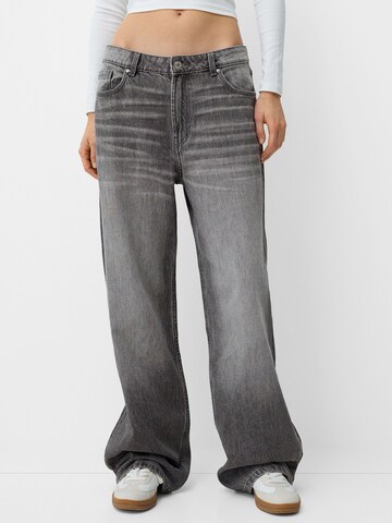 Bershka Loosefit Jeans i grå