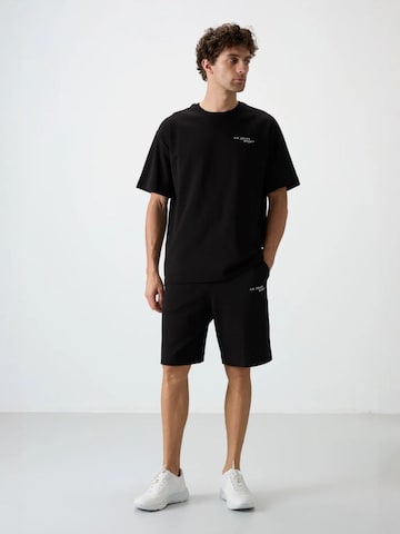 Completo sportivo di Tommy Life in nero