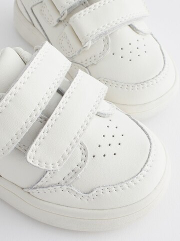 Baskets Next en blanc