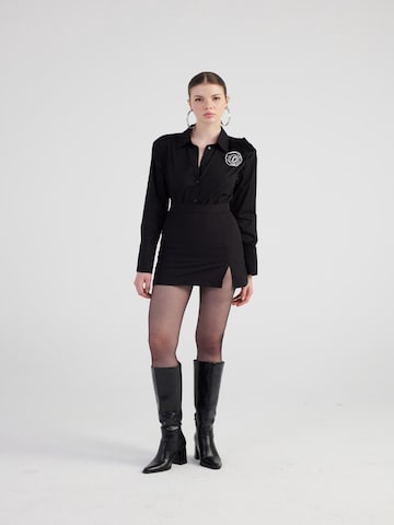 HOLLY LOLLY Blouse in Black: front
