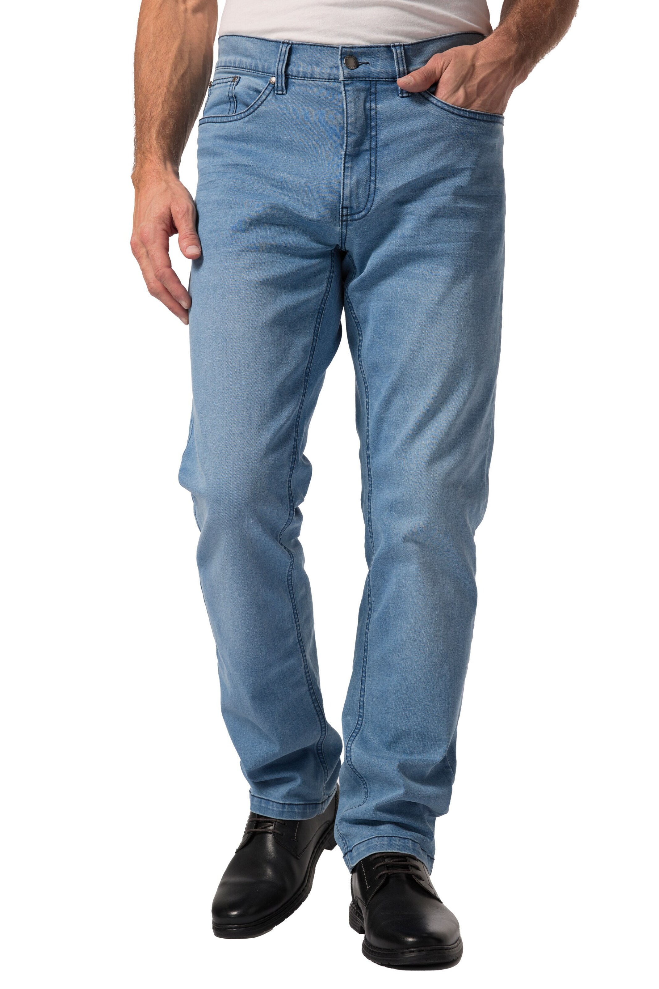 Boston Park Regular Jeans in Blue: front
