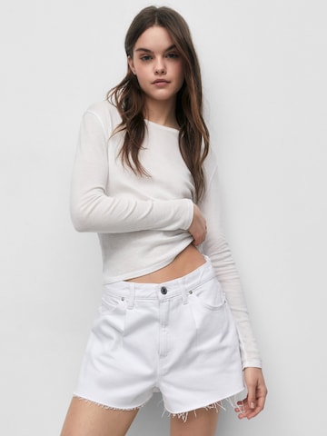 Pull&Bear Regular Jeans in White: front