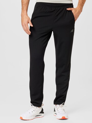 Tapered Pantaloni sportivi di new balance in nero: frontale