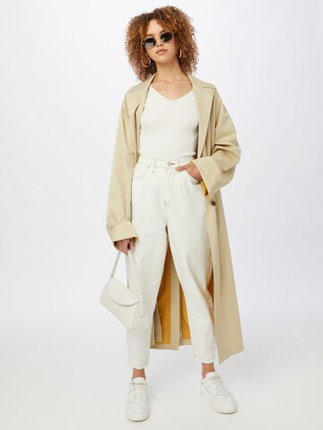 Pull-over 'AYELET' NÜMPH en blanc