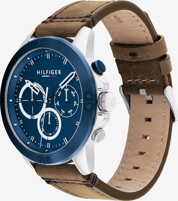 TOMMY HILFIGER Uhr in Braun