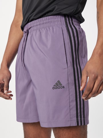 ADIDAS SPORTSWEAR Normální Sportovní kalhoty 'Essentials Chelsea' – fialová