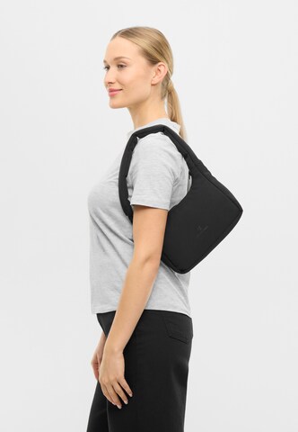 melns Johnny Urban Rokassomiņa 'Isa': no priekšpuses