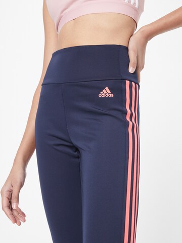 ADIDAS SPORTSWEAR Kitsas Spordipüksid 'Designed To Move High-Rise 3-Stripes 3/4', värv sinine