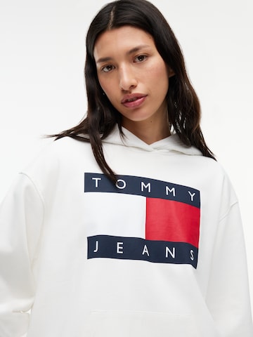 Tommy Jeans Суичър в бяло