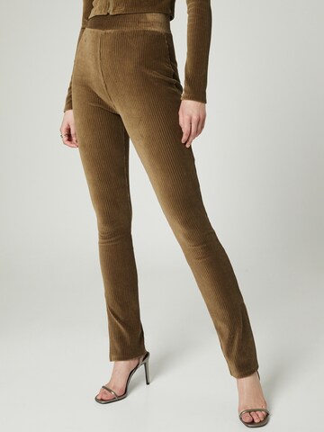 VIERVIER Flared Trousers 'Aliya' in Green: front