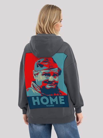 Sweat-shirt 'TV Times Benny Hill Home Guard' F4NT4STIC en bleu : devant