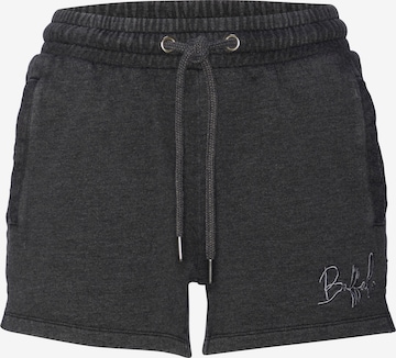 BUFFALO Regular Shorty in Black: front