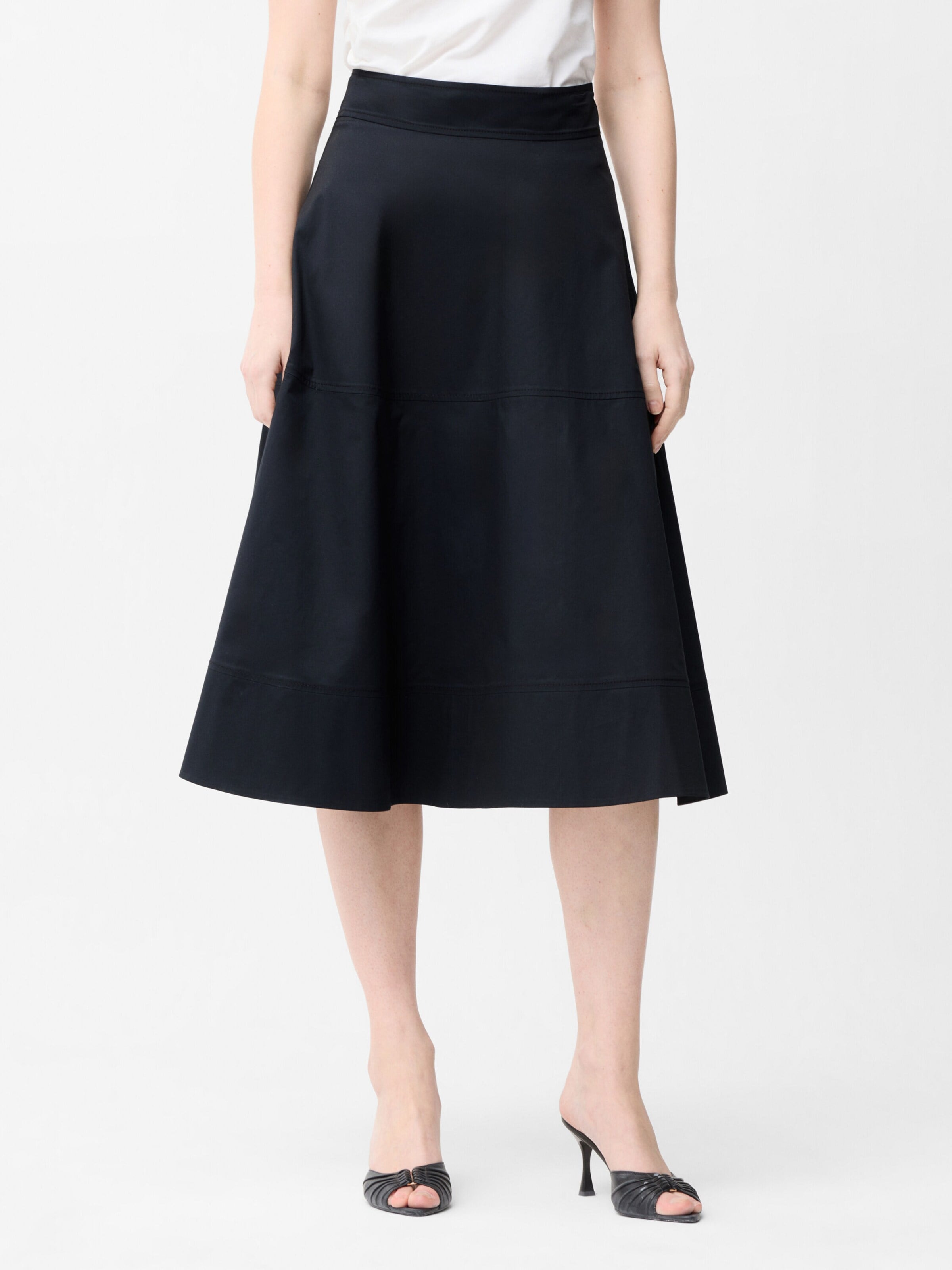 adl Skirt in Black: front