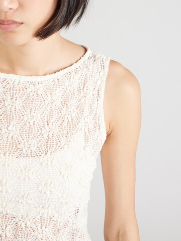 Tops en tricot Monki en blanc
