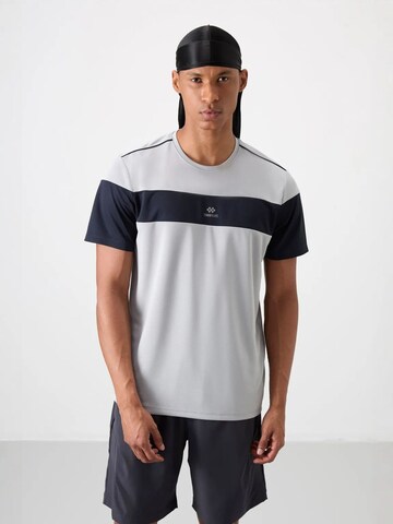 Tommy Life - Camisa funcionais em cinzento: frente