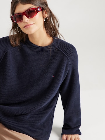 TOMMY HILFIGER Svetr – modrá