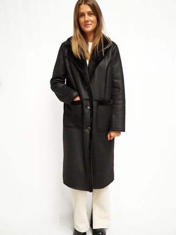 Funk since 1776 Winter Coat in Black: front