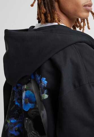 Forgotten Faces Sweatshirt in Black