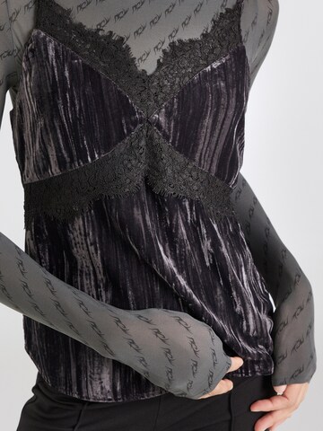 Top de la SCOTCH & SODA pe negru